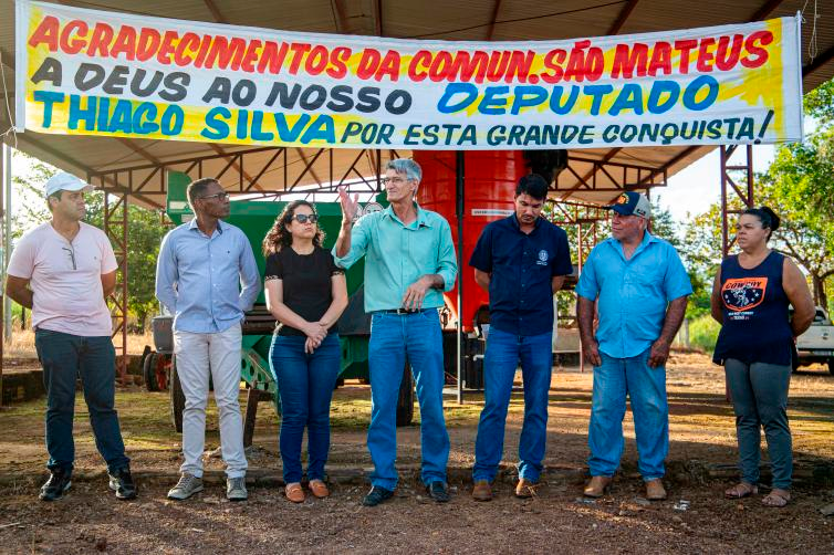 Comunidade São Mateus recebe trator e títulos rurais em Alta Floresta