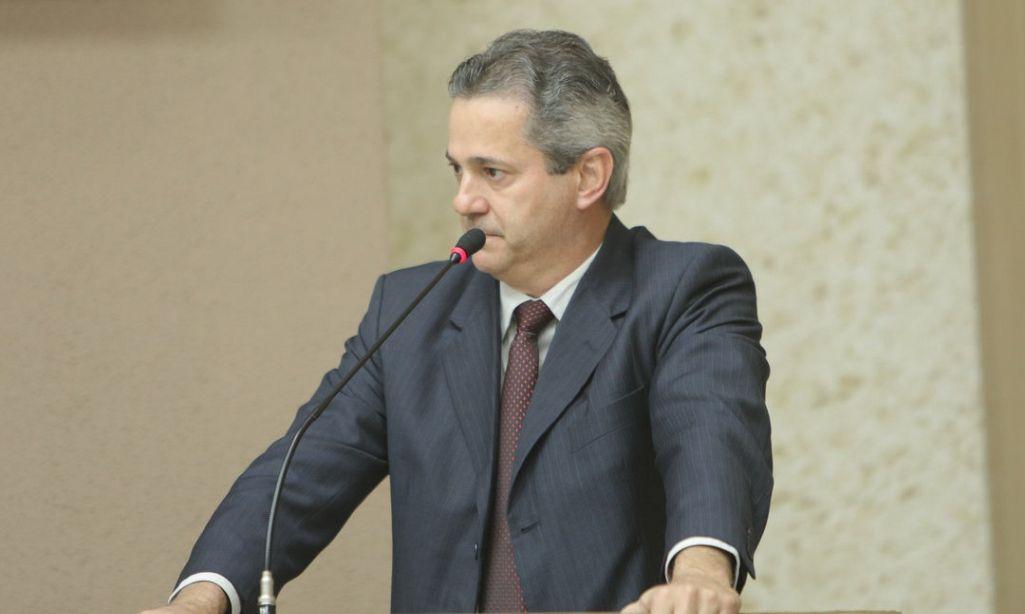 Dilmair Callegaro requer informações sobre loteamentos e limpeza urbana