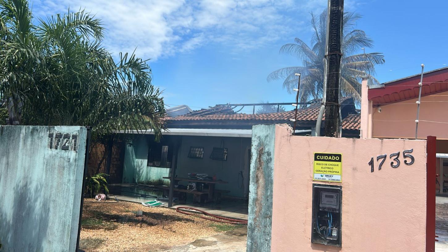 Incêndio atinge residência no Jardim Imperial em Sinop e mobiliza Corpo de Bombeiros