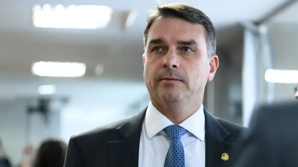 Quem sempre esteve e quem chegou agora? Agenda de Flávio Bolsonaro em Sinop expõe contrastes